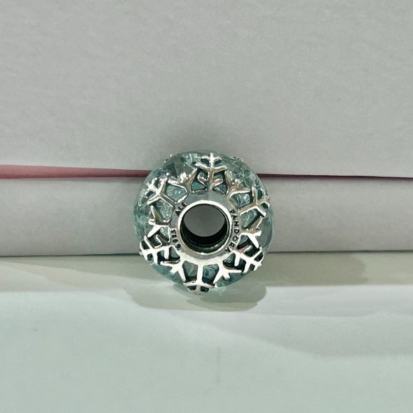 Pandora Winter Blue Snowflake Murano Charm - Picture 4 of 4